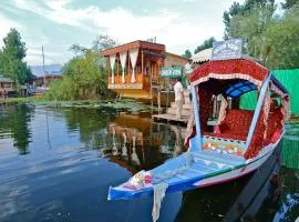 Green view group of houseboats
