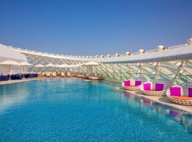 W Abu Dhabi - Yas Island，位于阿布扎比亚斯码头附近的酒店