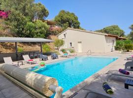 Splendide villa de rêve climatisée avec vue mer & montagne et sa piscine chauffée，位于奥尔梅托的酒店