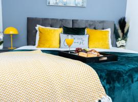 Wolverhampton 2 Bedroom House - PERFECT FOR CONTRACTORS-FAMILIES-LEISURES-LONG STAY!，位于伍尔弗汉普顿的酒店