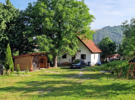Pilisca Holiday Home，位于Dobîrlău的别墅