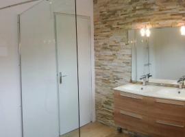 Chambre x3 dans logement neuf et tout équipé，位于Felletin的酒店