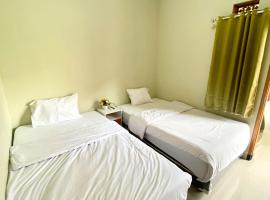 Madina Guest House Syariah near Gembira Loka Zoo Yogyakarta Mitra RedDoorz，位于Demangan的酒店