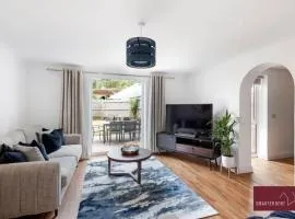 Guildford - 3 Bedroom Home - Driveway & Garden