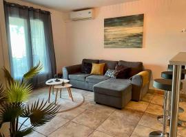 Appartement T3 vue sur la plaine et la mer，位于卢恰纳的酒店