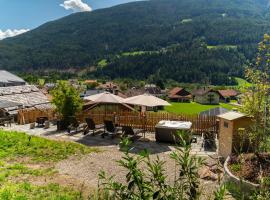 Apartments, Guest House & historic Chalet Neuhaus，位于San Sigismondo的木屋