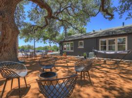 Historic Hideaway Stroll to Schlitterbahn，位于新布朗费尔斯的酒店