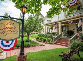 Carrier Houses Bed & Breakfast，位于Rutherfordton的酒店