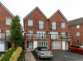 Stunning 5-Bed House in Ashford