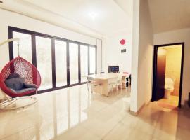 4-Bedroom Home in South Jakarta Nuansa Swadarma Residence by Le Ciel Hospitality，位于雅加达的别墅