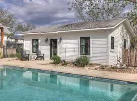 Schubert Inn Cottage - Pool - Walk to Main St