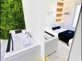 Suite in the City avec JACUZZI PRIVATIF - Hyper Centre