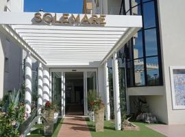 SoleMare Hotel e Residence，位于米萨诺阿德里亚蒂科的酒店