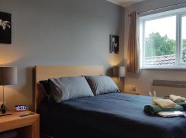 Modern 1-Bed Flat in Wigan，位于威根的公寓