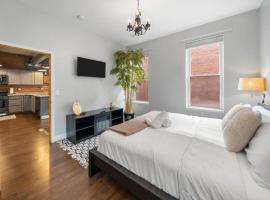 City Escape 2BR Steps to TQL near OTR and Downtown，位于辛辛那提的酒店