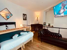 Mieuxqualhotel jacuzzi privatif La retro，位于波尔多的酒店