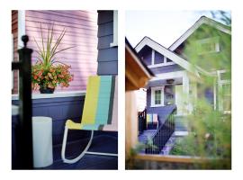 Cozy Home in Kitslano, Vancouver. Free Parking.，位于温哥华的乡村别墅