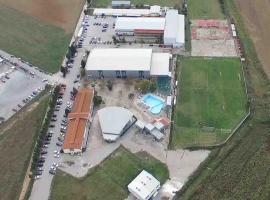 Atermon sports village，位于Panteleímon的酒店