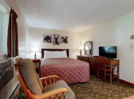 Riverbank Connecting Motel Rooms 4 & 6