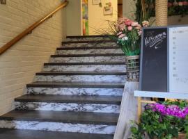 KG SleepOver & Ställplats，位于Karl Gustav的酒店