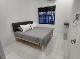 4 bedroom homestay @ Mersing，位于丰盛港的酒店