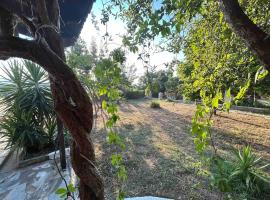 YourLittleMiracle-PanoramicView+FirePit+Garden+BBQ，位于阿尔加拉斯蒂的度假屋