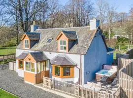 Gardener’s Cottage with Hot Tub