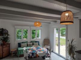 Auberge du Mer-Made Land&eacute;vennec GR34，位于Land&eacute;vennec的青旅