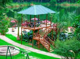 Bunyonyi Safaris Resort