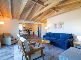 Top Floor Condo w/ Ocean Views [Admirals Quarters]，位于西南港的酒店