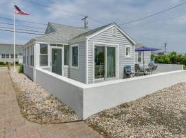 Cozy Westbrook Vacation Rental - Walk to Beach!，位于韦斯特布鲁克的酒店