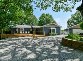 Large, private home mins to Silver Dollar City!，位于布兰森西的乡村别墅