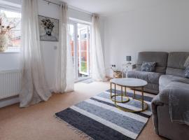 comfortable 4 bedroom house in Aylesbury ideal for contractors, proffesionals or bigger family，位于艾尔斯伯里的乡村别墅
