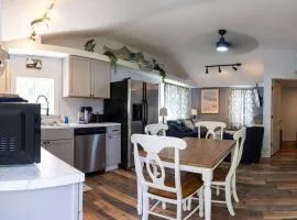 3 Bedroom Pool PlayArea CampFire Cozy Apt
