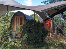 Luxe glamping "De Steenuil" met sauna，位于Volkel的酒店