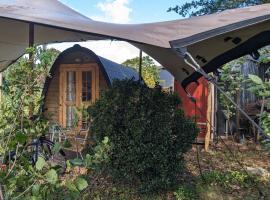 Luxe glamping "De Steenuil" met sauna，位于Volkel的豪华帐篷营地
