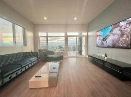 Luxe Corner Penthouse 1BR Condo on Sunset，位于洛杉矶的酒店