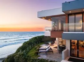 Unbeatable Location - Steps to Moonlight Beach, Ocean Views