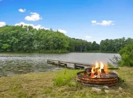 LAKEFRONT PARADISE 4 bedroom Home w direct lake access, Pets OK