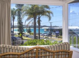 Surf and Turf Retreat Mollymook，位于莫里莫科的酒店