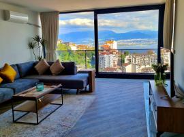 Amazing Sea & Mountain Duplex in Izmit，位于伊兹密特的酒店