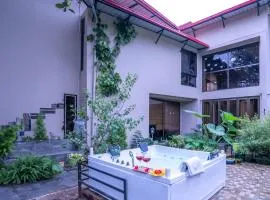 StayVista at Jackfruit Villa with Jacuzzi