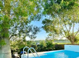 Villa Only Adults 2 Pax · Piscina Privada · A/C · WIFI · BBQ，位于布拉内斯的酒店