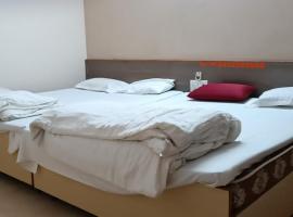 Hotel Surbhi Residency，位于舍地的酒店