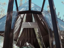 The Franschhoek Glass Teepee #OnceUponaDome，位于弗朗斯胡克的豪华帐篷营地