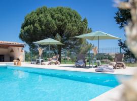 Ô DOMAINE DU ROUSSILLON，位于Saint-Nauphary的住宿加早餐旅馆