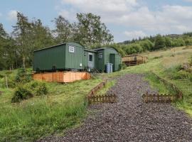 Clionadh Shepherds Hut，位于洛亨黑德的酒店