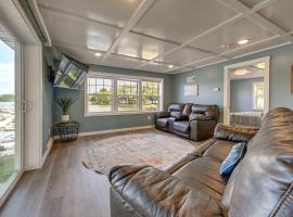 Chippewa Falls Getaway with Community Lake Access!，位于奇珀瓦福尔斯的酒店