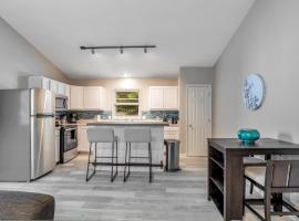 South Asheville Townhome 14 A，位于Arden的酒店