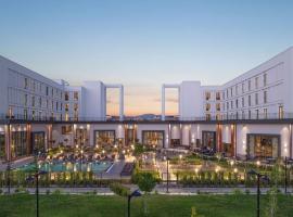 Doubletree By Hilton Canakkale，位于恰纳卡莱的带泳池的酒店